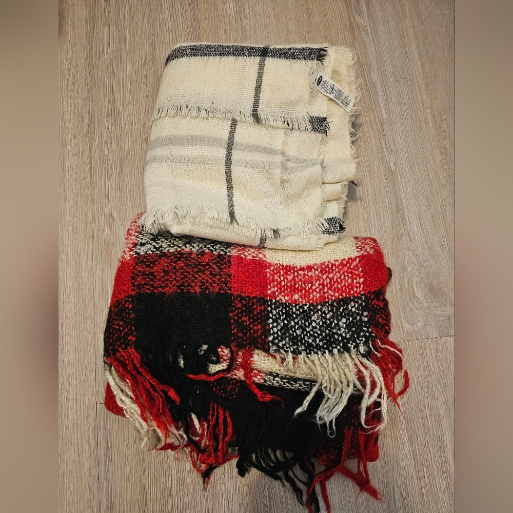 Scarfs/Roots hat/boot socks bundle